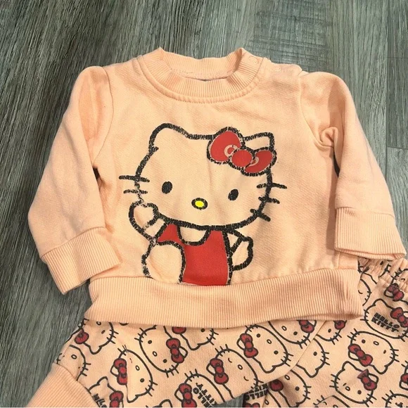 Hello Kitty Two Piece Set - Picture 2 of 5